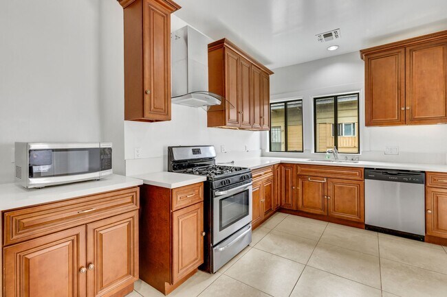 Foto del edificio - 1492 W 28th St