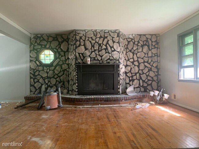 Building Photo - 5 br, 2 bath House - 1204 W Farms Rd