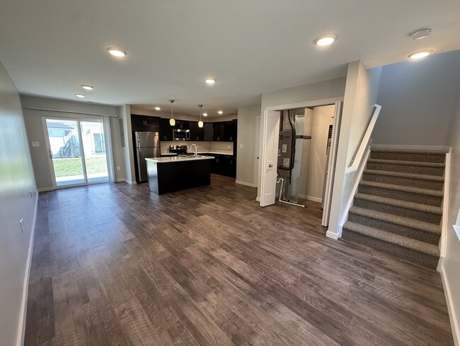 Foto del edificio - 301 Creekview Dr