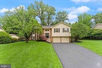 Building Photo - 2660 Oakton Glen Dr