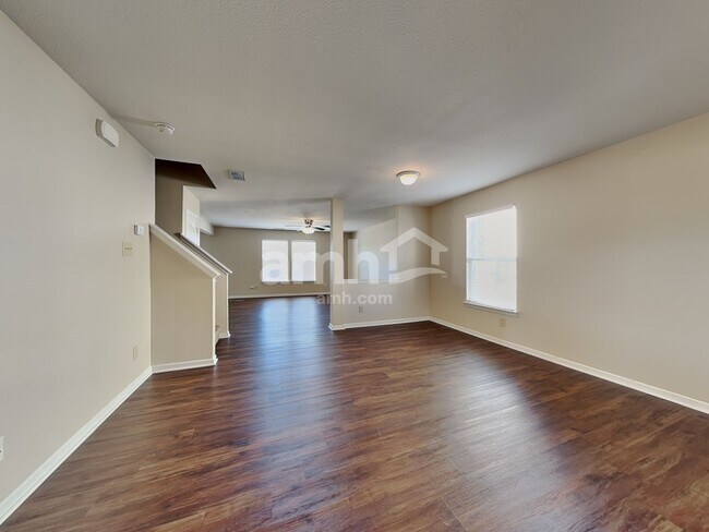 Foto del edificio - 205 Farm Springs Rd