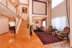 Foto del edificio - 77-16 Kew Forest Ln