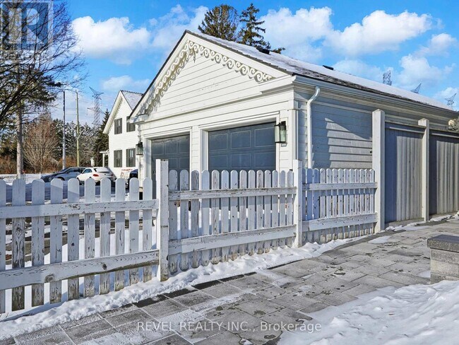 Building Photo - 16 Schoolbridge St