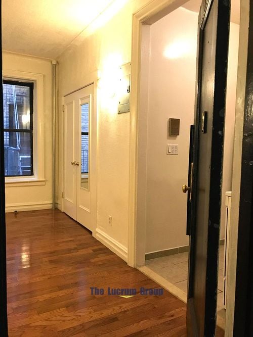 Primary Photo - 220 E 18th St