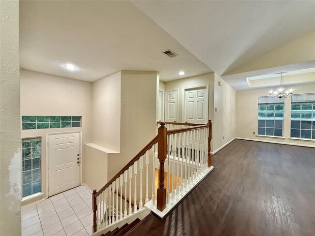 Building Photo - 105 S Spiral Vine Cir
