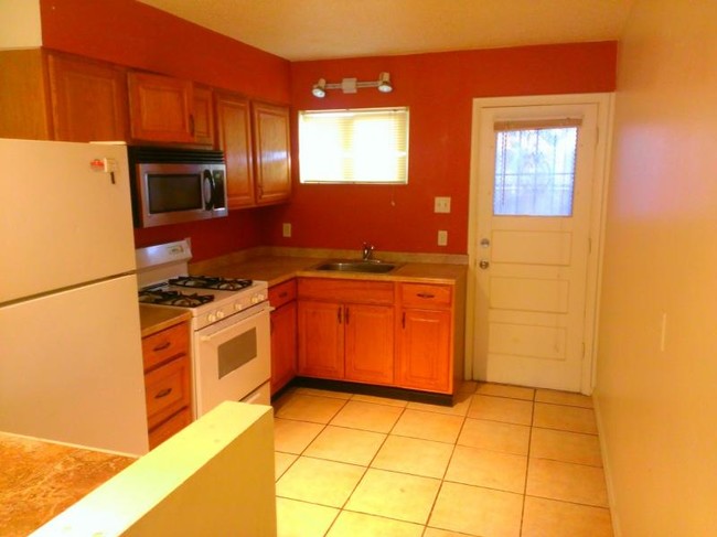Building Photo - 240 Louisiana Blvd NE - Unit C