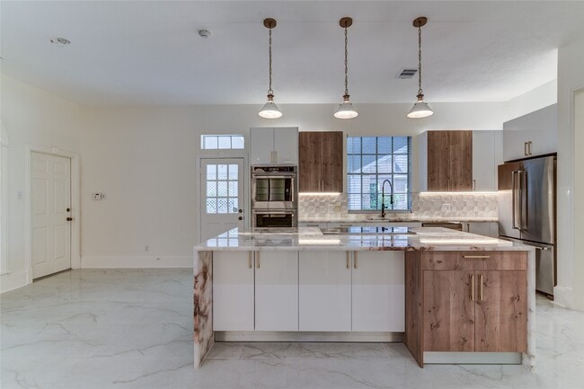 Building Photo - 90 Heathrow Ln