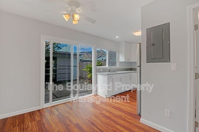 Building Photo - 995 Awaawaanoa Pl