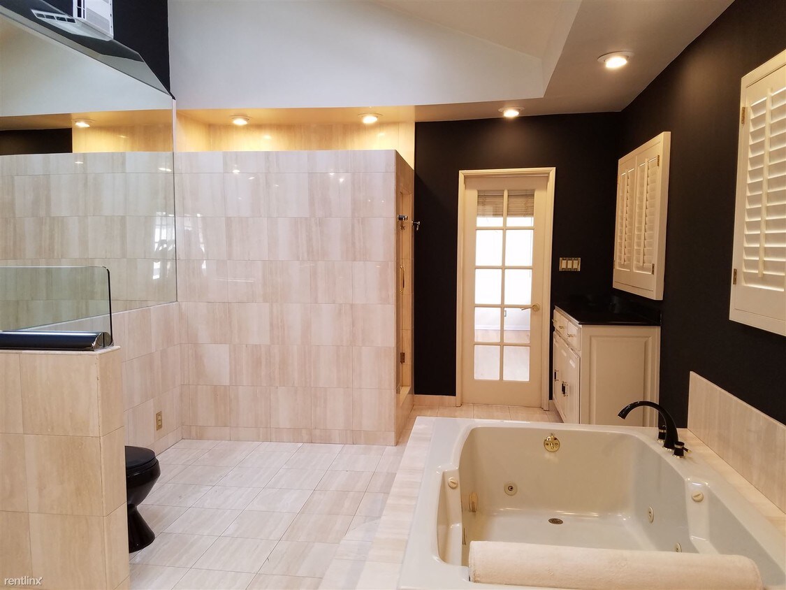 Foto principal - 8567 Holloway Dr