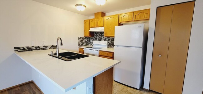 Foto del edificio - Newly Updated Townhouse in Tacoma! $500.00...