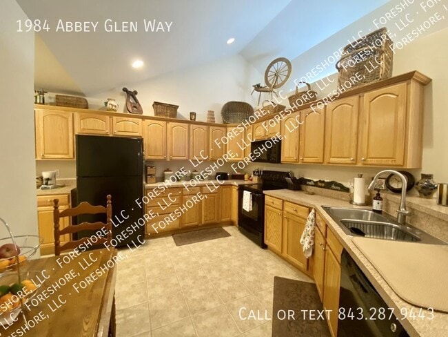 Building Photo - Spacious Condo Located in Abbey Glenn!