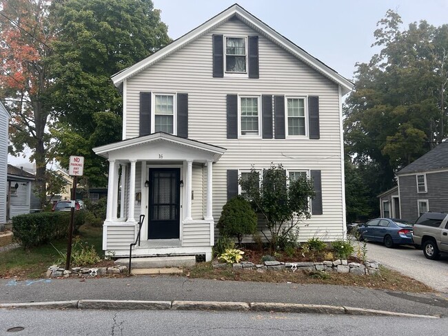 Front of house and front entry - 16 Chapel St