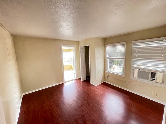 Building Photo - 613 Bourne Pl