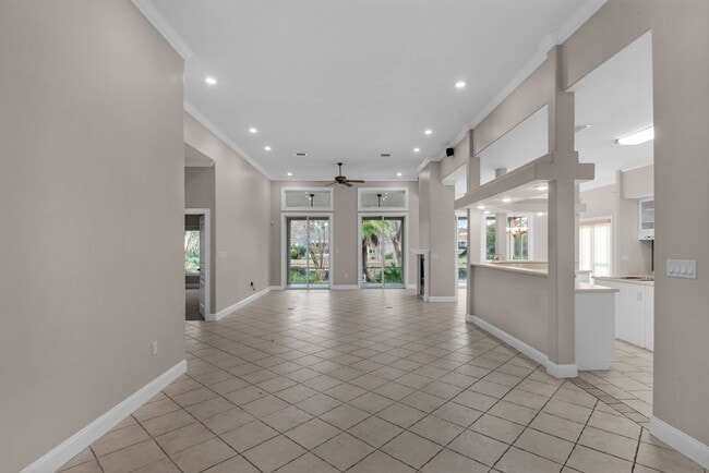 Foto del edificio - Spacious unfurnished 4B/3B home in Gated Community of Emerald Lakes