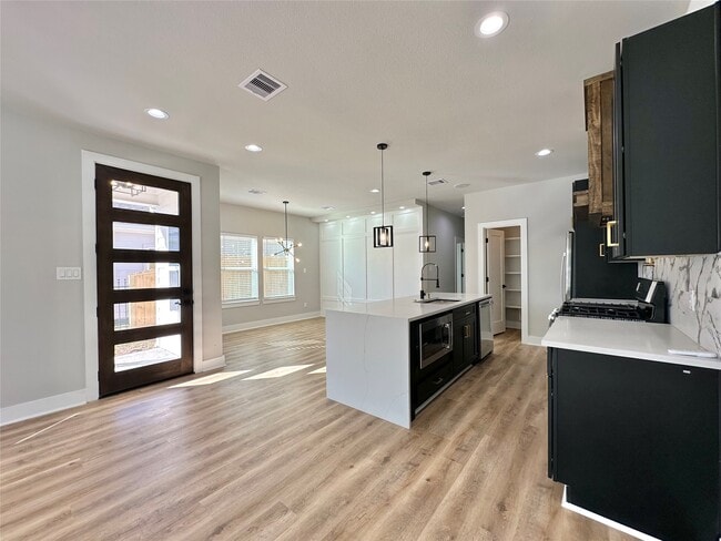 Building Photo - 2444 Carmel St