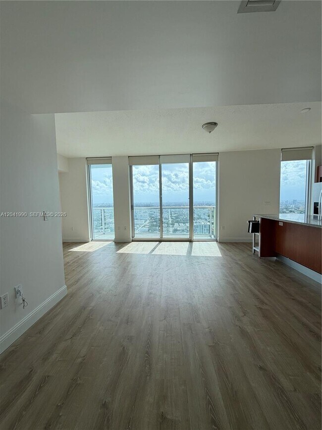 Foto del edificio - 185 SW 7th St