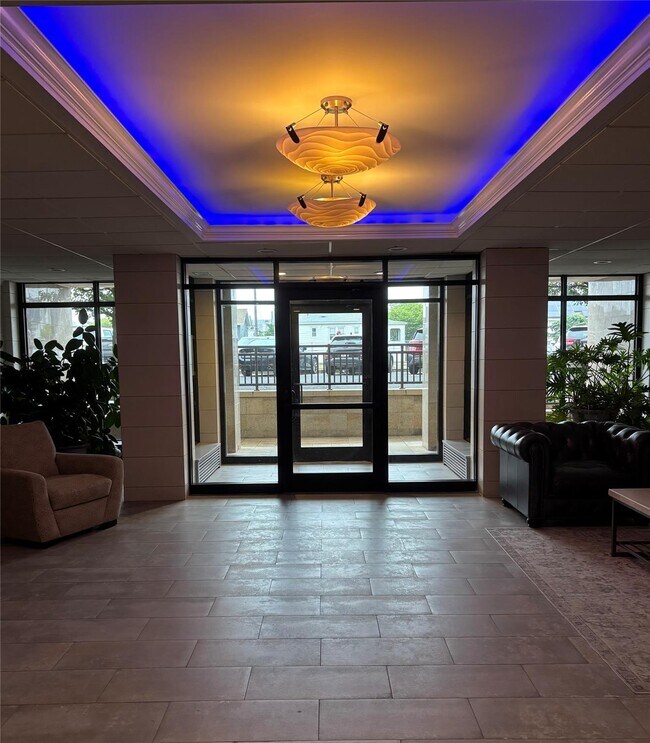 Foto del edificio - 740 E Broadway