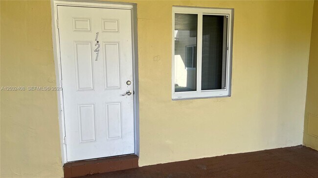 Foto del edificio - 505 NW 177th St