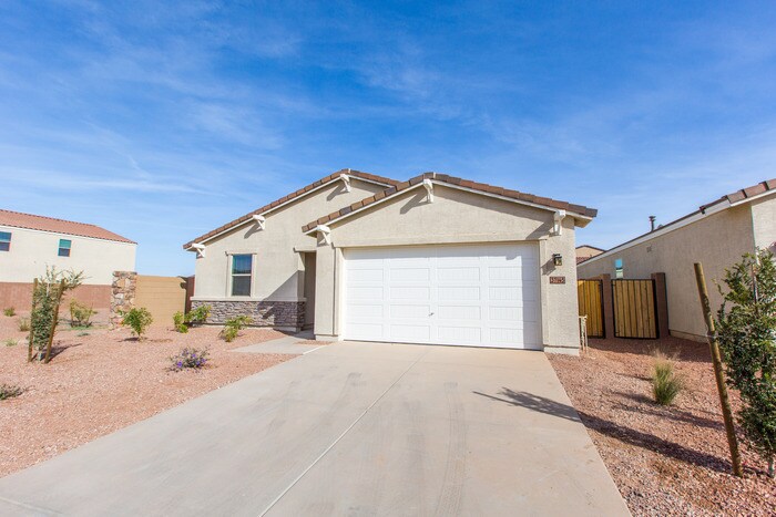 Primary Photo - 37145 N. Big Bend Rd. - Immaculate 4 Bed 3...