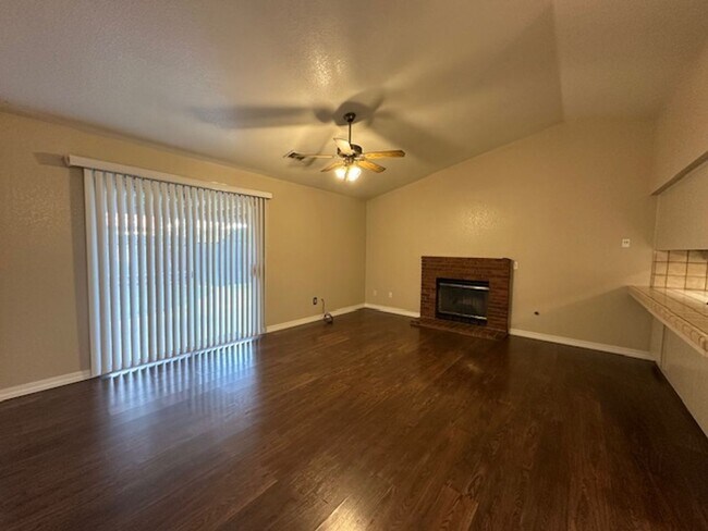 Foto del edificio - 1340 W Jean Ave