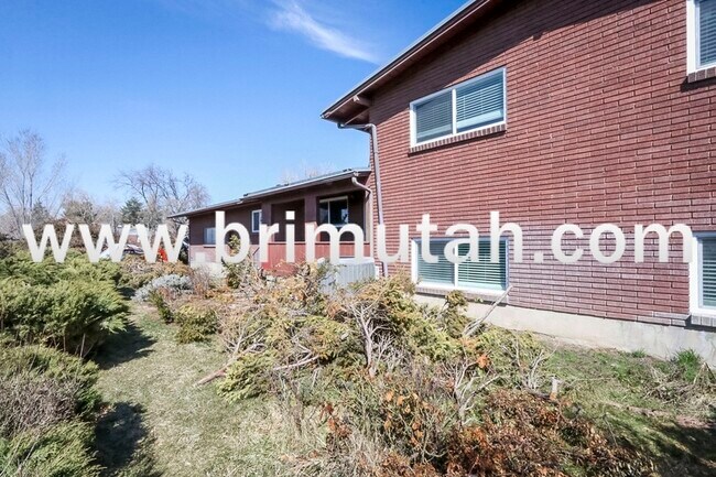 Foto del edificio - 3707 E Forest Hills Dr