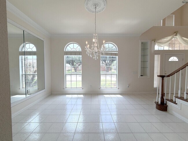 Building Photo - 4506 Hollow Ridge Dr