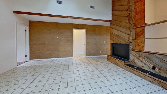 Building Photo - Expirience the Ultimate Beach Lifestyle!