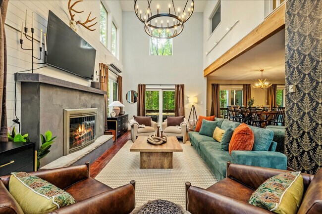 Building Photo - 1825 Jennifer Dr