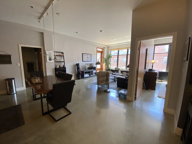 Foto del edificio - 735 Harrison Ave