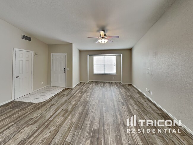 Building Photo - 5033 Golfridge Dr