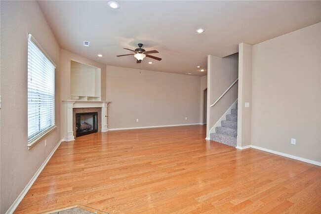 Foto del edificio - 901 Oakwood Ln