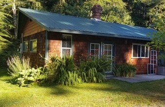 Building Photo - 741 Ellwood Dr