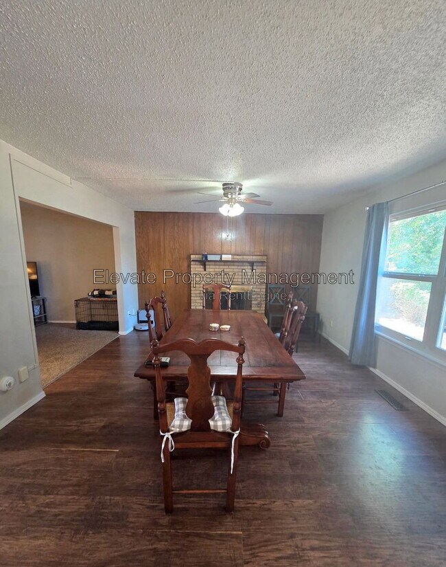 Building Photo - 4225 Clendon Way