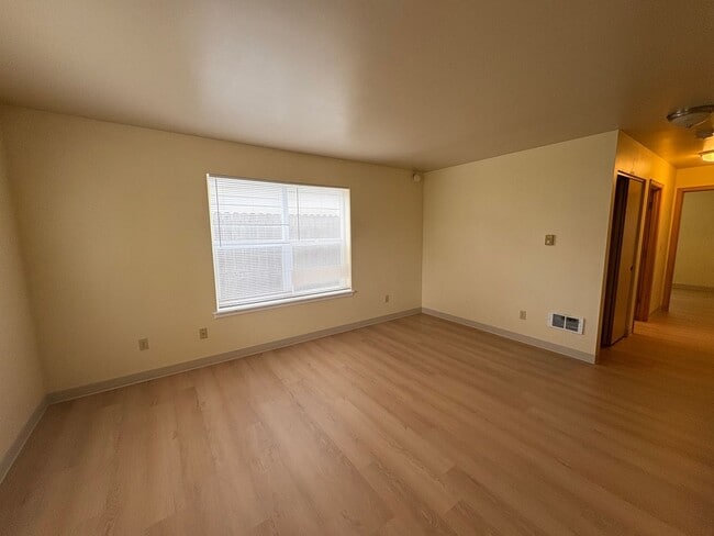 Building Photo - OR2428