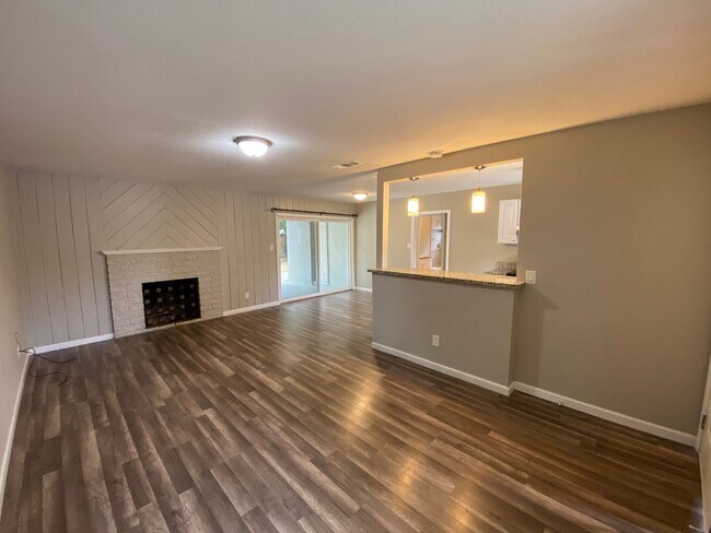 Foto del edificio - NE Visalia home coming soon!