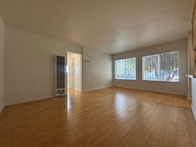 Foto del edificio - 23 Thornton Ave