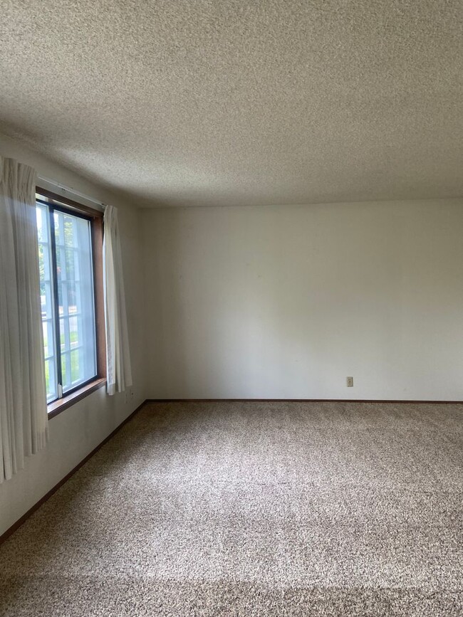 Building Photo - 2772el