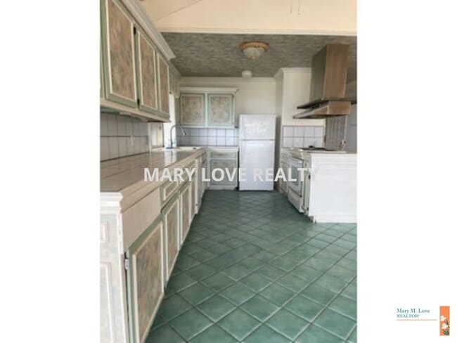 Building Photo - BEAUTIFUL OCEAN VIEWS FROM THIS 1 BED WITH...