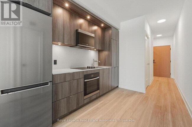 Building Photo - 60 Central Park Roadway