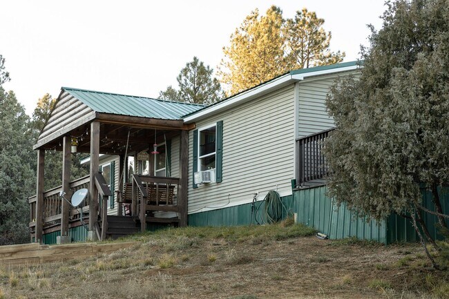 Foto del edificio - 352 Spring Rd