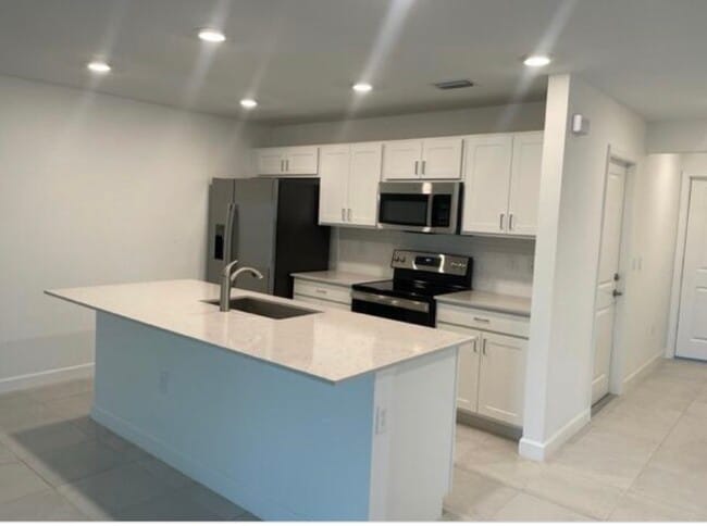 Building Photo - 6737 Broadwater Ln