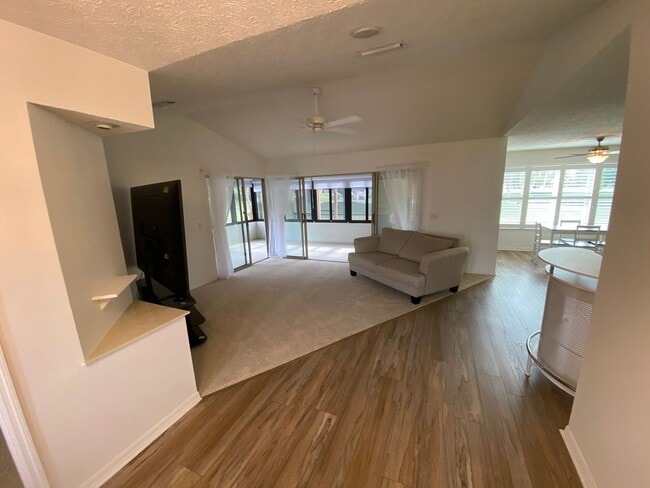Building Photo - Welcome home to this bright, beautifully maintained 2-bedroom, 2-bath Stonecrest home, offered mo...