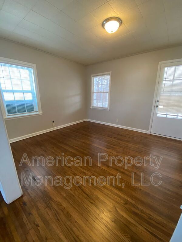 Foto del edificio - P2-1Q- 2808 E. 1st Pl.