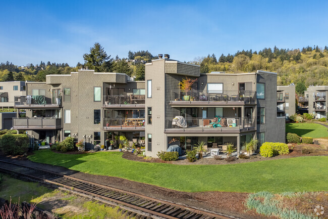 Building Photo - Willamette Shores Condominiums