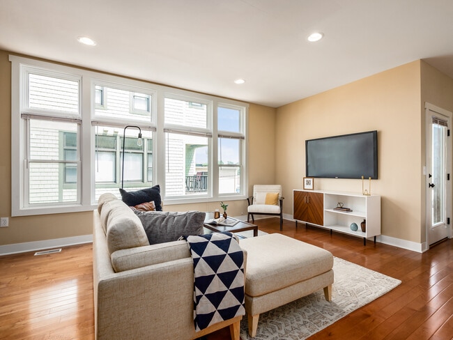 Building Photo - 1459 Mews Ct