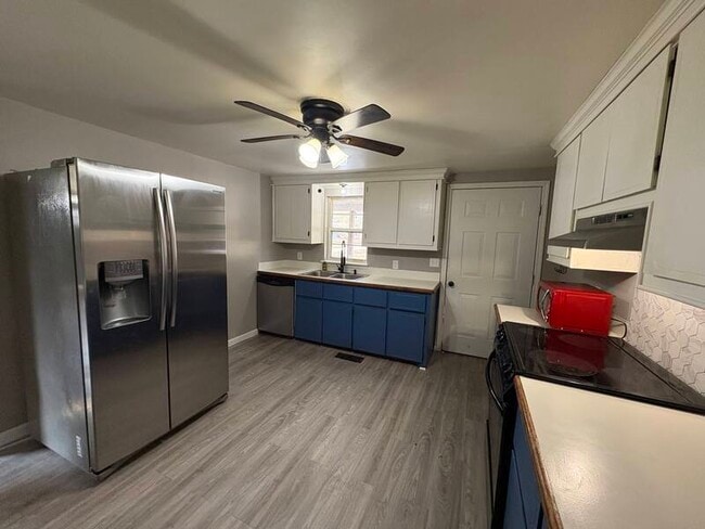 Building Photo - 721 Litchfield Ln