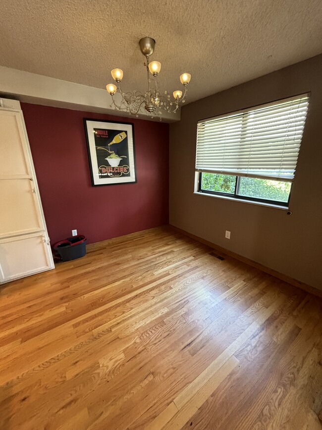 dining room - 6620 E Mississippi Ave