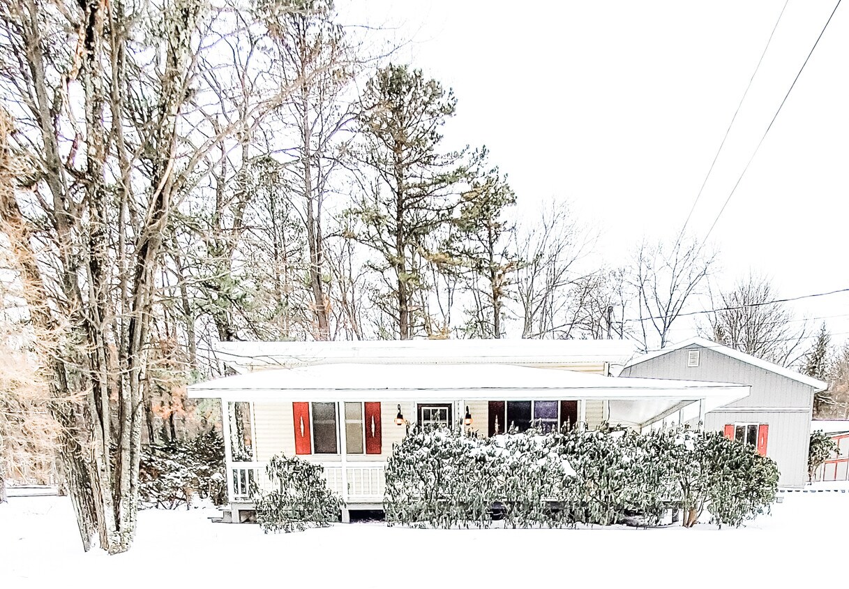 Foto principal - 1101 Lakeside Dr
