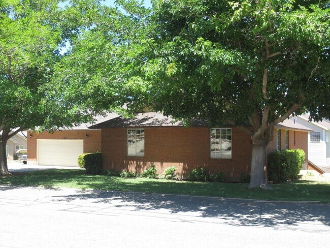 Foto del edificio - Amazing Home in Bloomington Hills