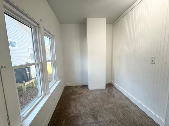 Building Photo - 508 Bank St